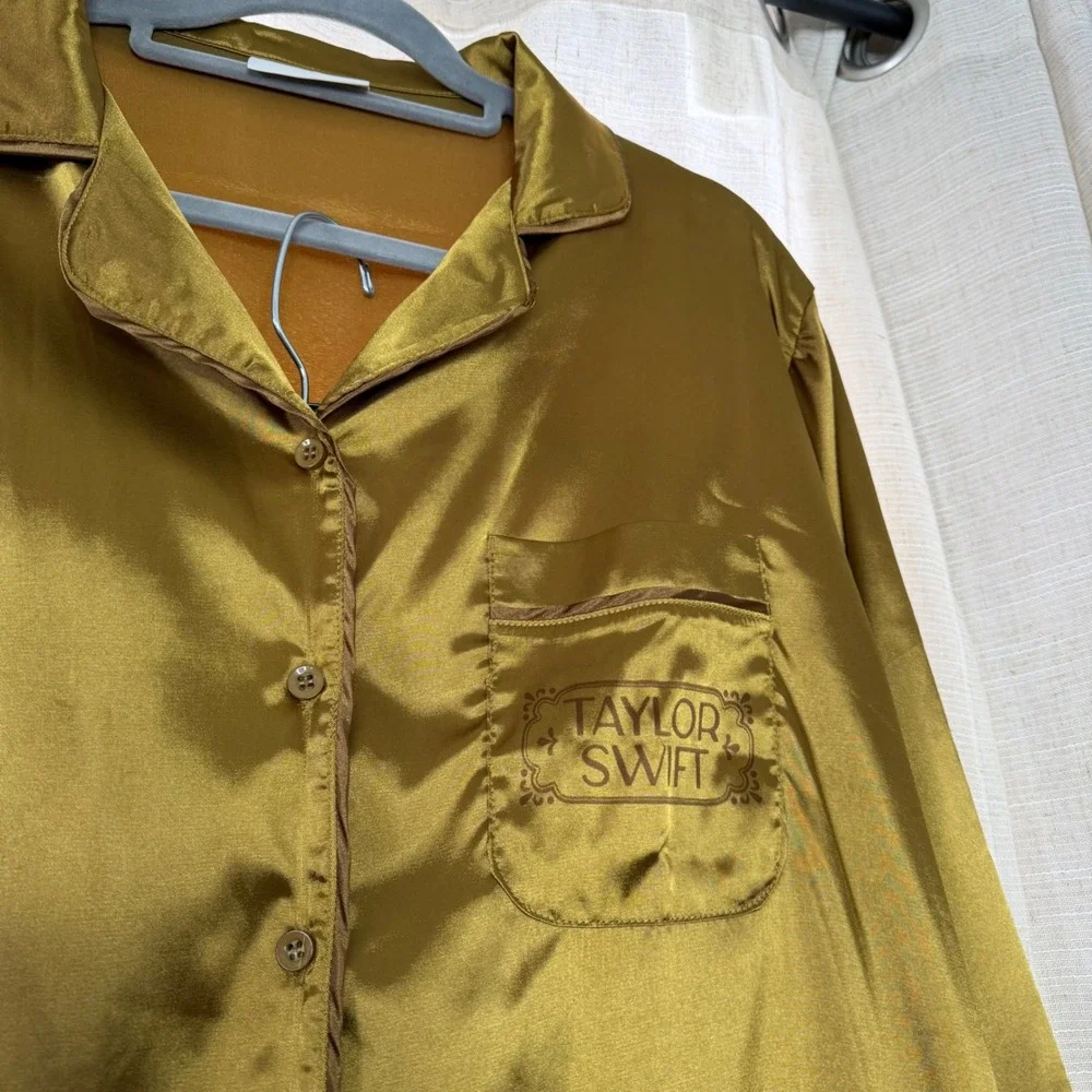 NWOT Taylor Swift Fearless Satin Pajama Set Gold‎ Official Merch MEDIUM